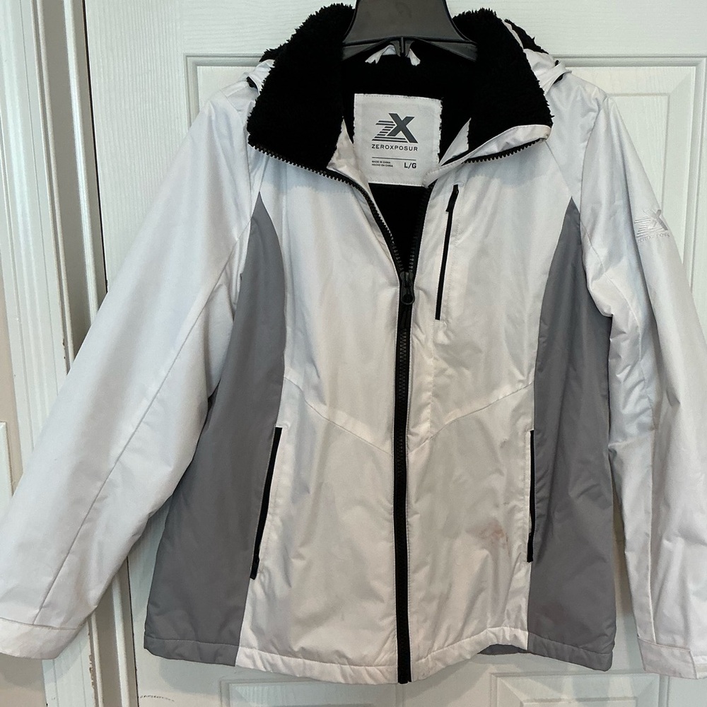 ZeroXposur Women's Ski Jacket in White and Gray